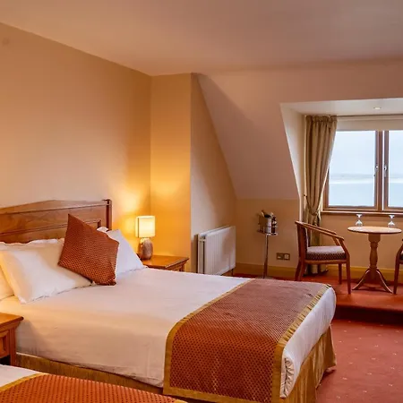 Waterfront House & Restaurant Otel 4*