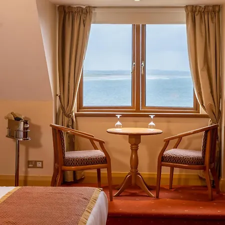 Hotel Waterfront House & Restaurant 4*