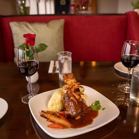 Waterfront House & Restaurant Hotel 4*