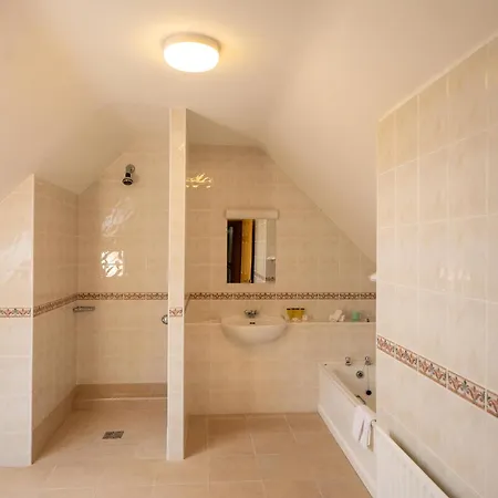 Waterfront House & Restaurant 4*