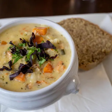 Waterfront House & Restaurant Hotel