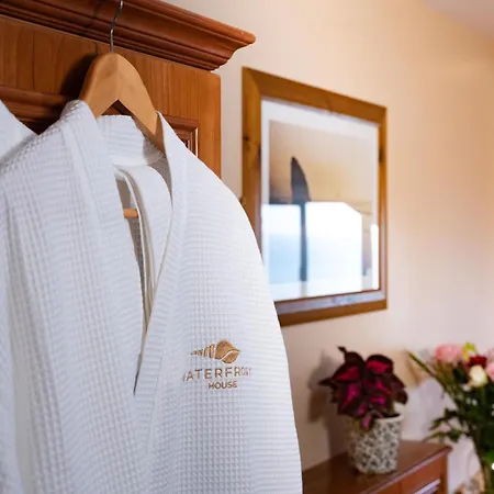 Waterfront House & Restaurant Hotel 4*