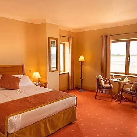 Waterfront House & Restaurant Otel 4*