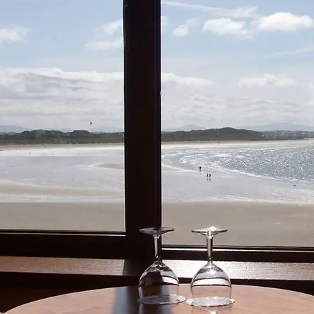 Hotel Waterfront House & Restaurant 4*