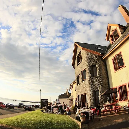 Otel Waterfront House & Restaurant