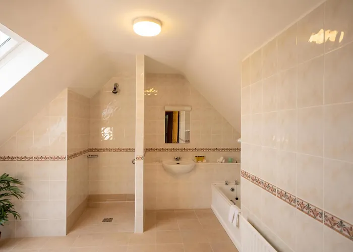 Waterfront House & Restaurant 4*