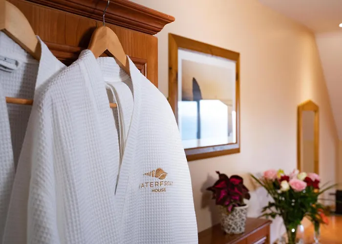 Waterfront House & Restaurant Отель 4*