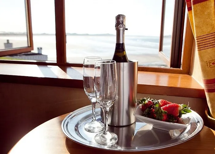 Waterfront House & Restaurant Отель 4*